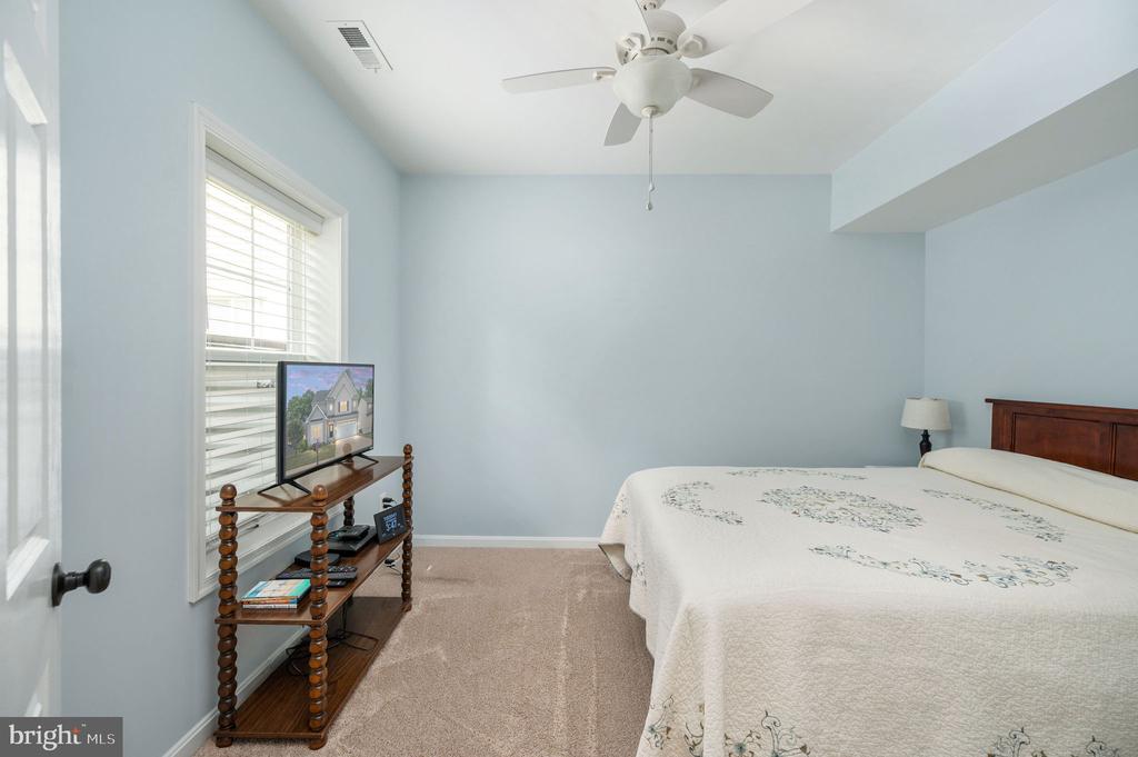 7323 LEGACY LANE