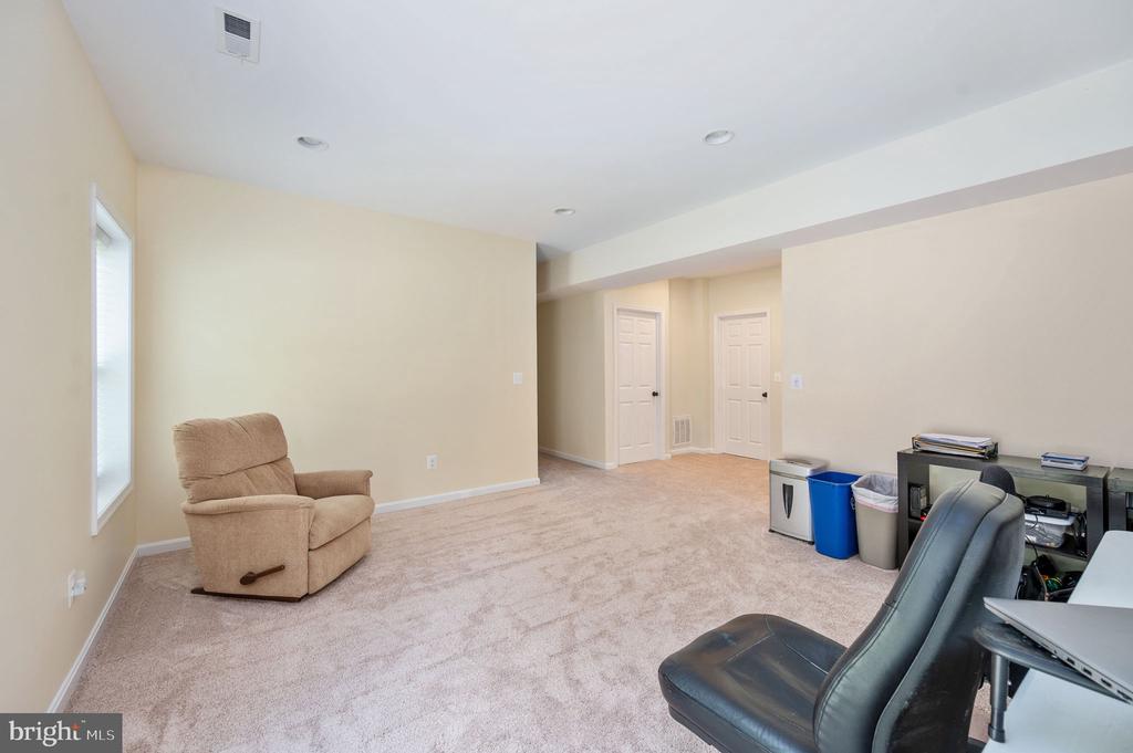7323 LEGACY LANE