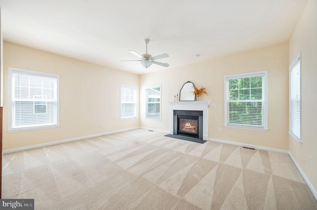 7323 LEGACY LANE