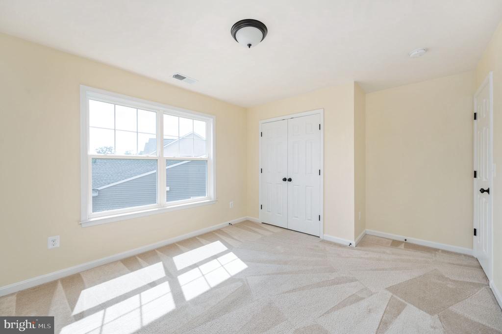 7323 LEGACY LANE