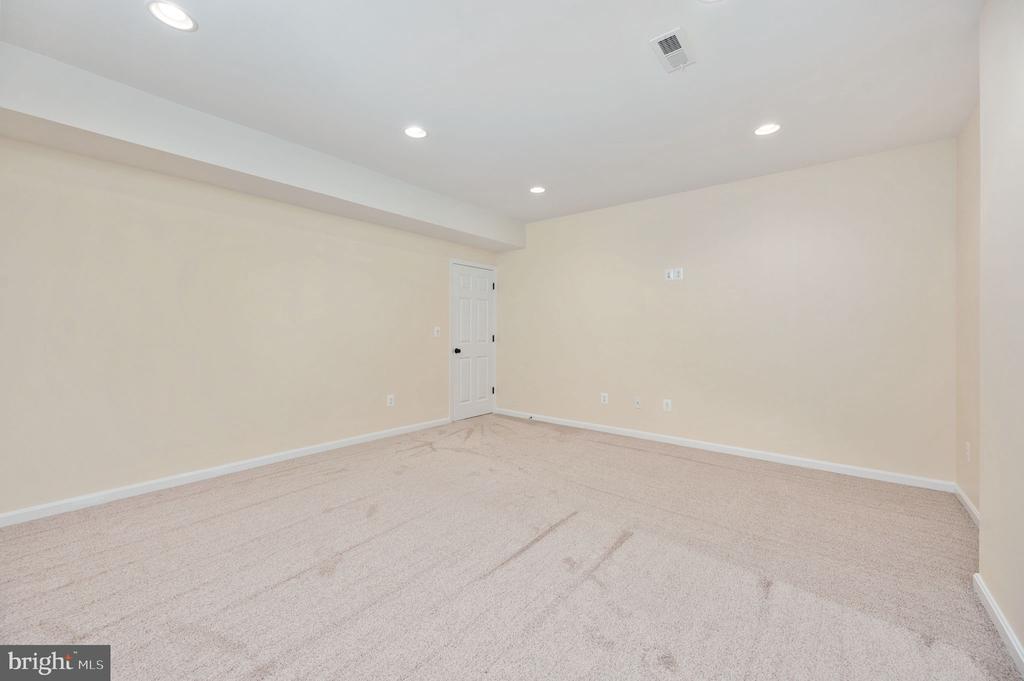 7323 LEGACY LANE