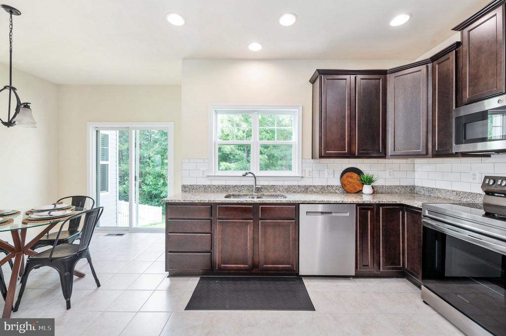 7323 LEGACY LANE