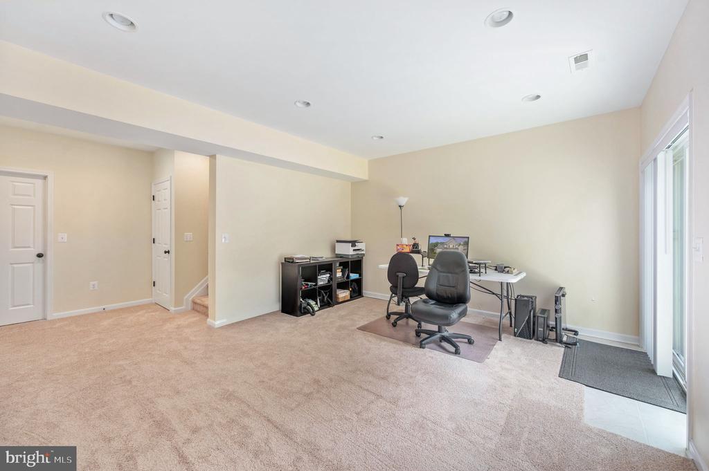 7323 LEGACY LANE