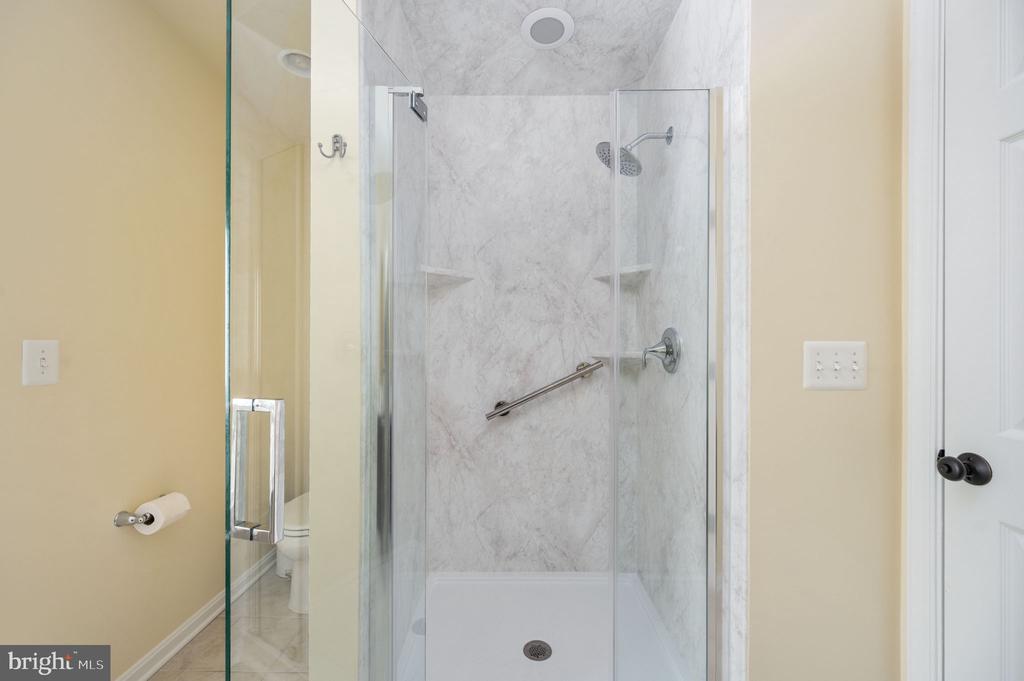 7323 LEGACY LANE