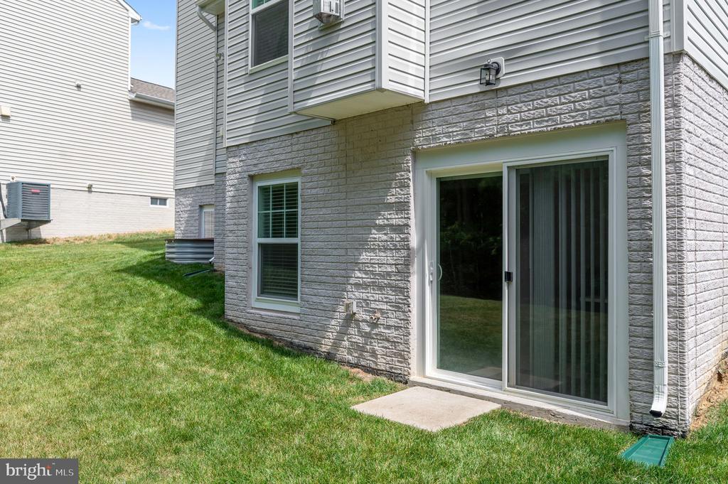 7323 LEGACY LANE