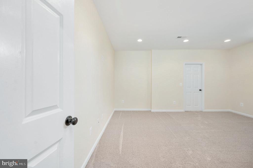 7323 LEGACY LANE