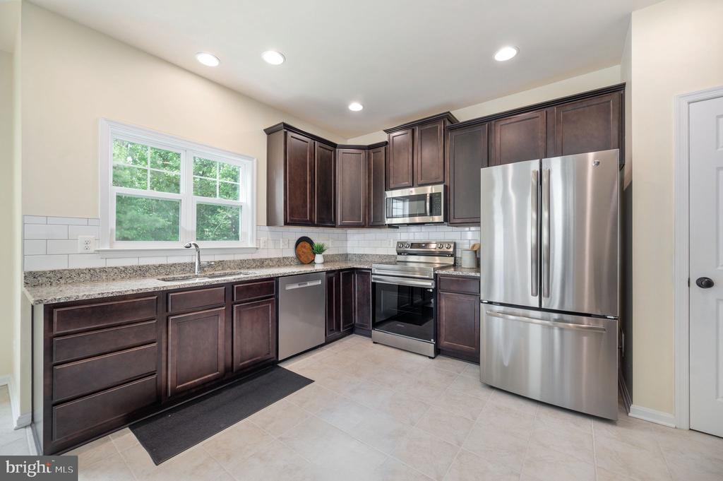 7323 LEGACY LANE