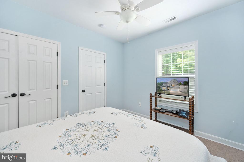 7323 LEGACY LANE