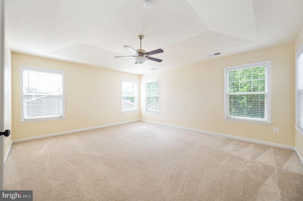 7323 LEGACY LANE