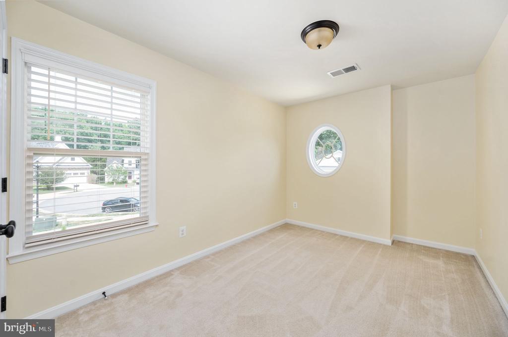 7323 LEGACY LANE