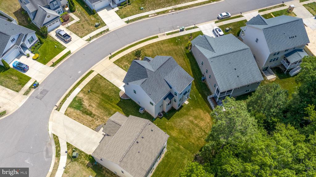 7323 LEGACY LANE