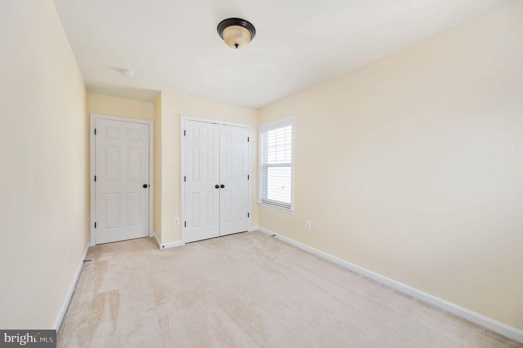 7323 LEGACY LANE