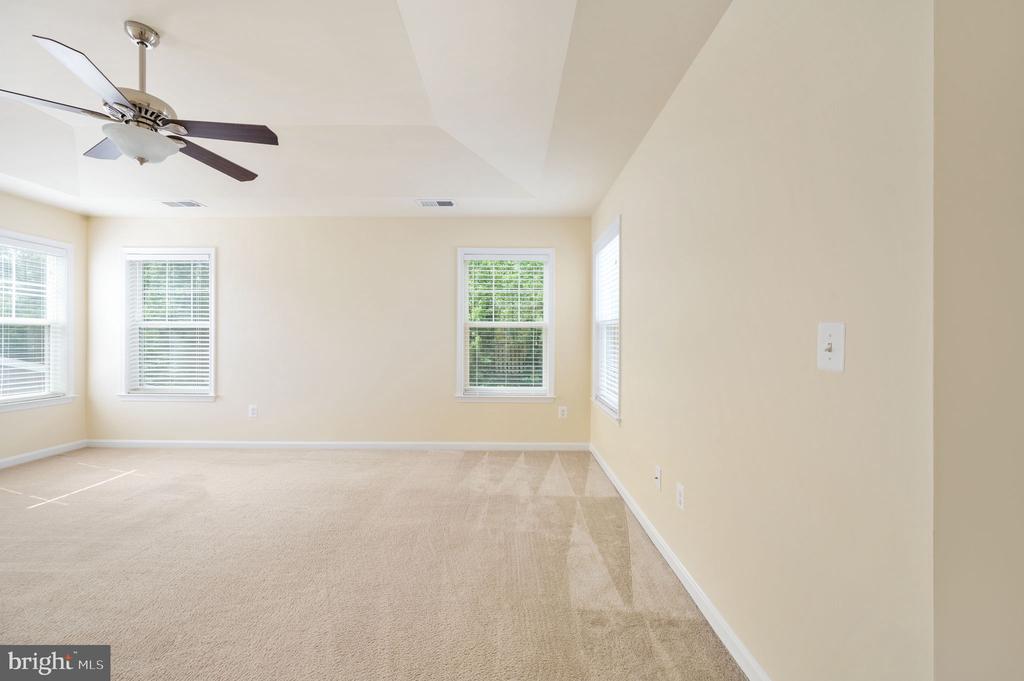 7323 LEGACY LANE