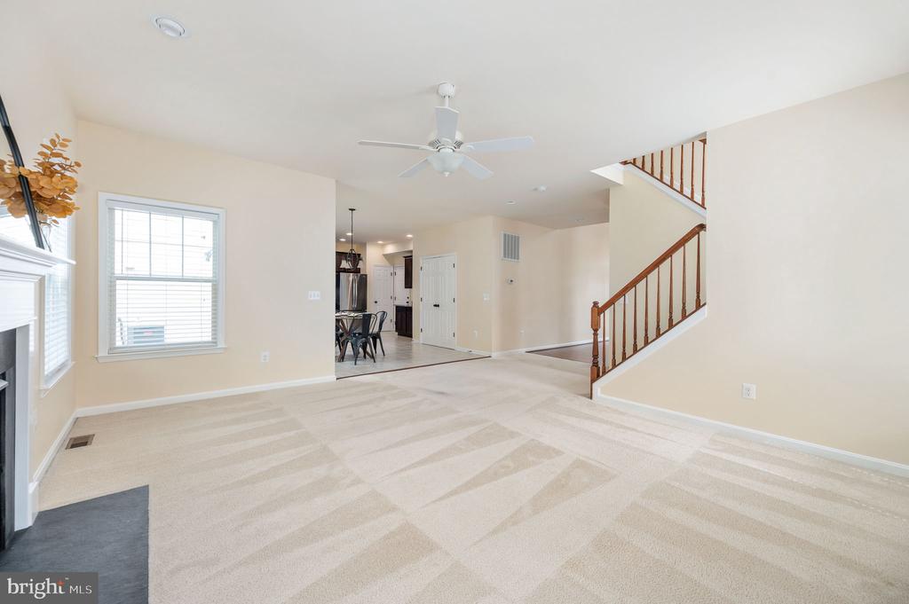 7323 LEGACY LANE
