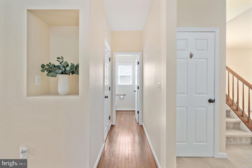 7323 LEGACY LANE