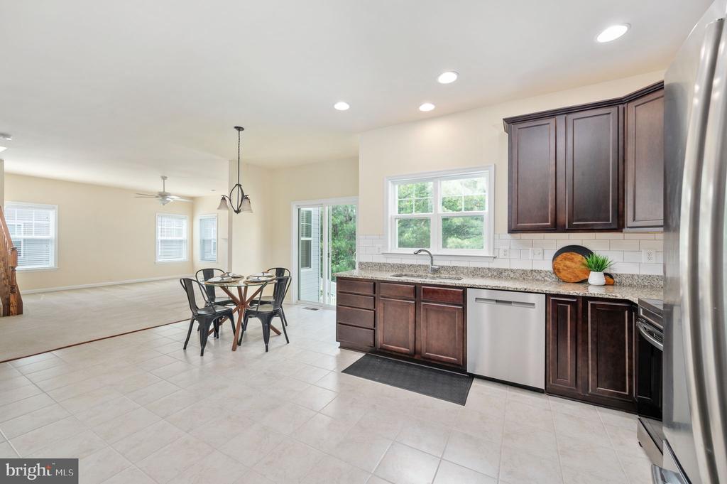 7323 LEGACY LANE