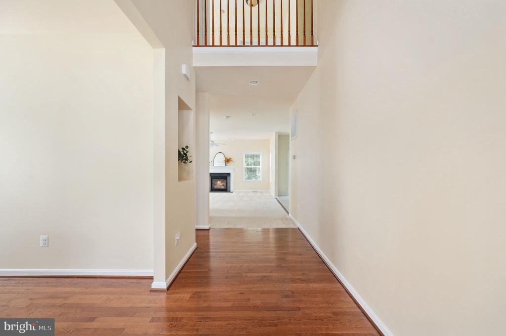 7323 LEGACY LANE