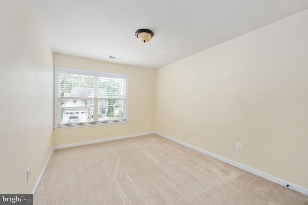 7323 LEGACY LANE