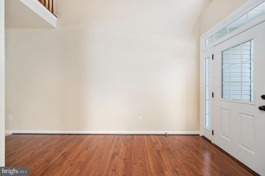 7323 LEGACY LANE