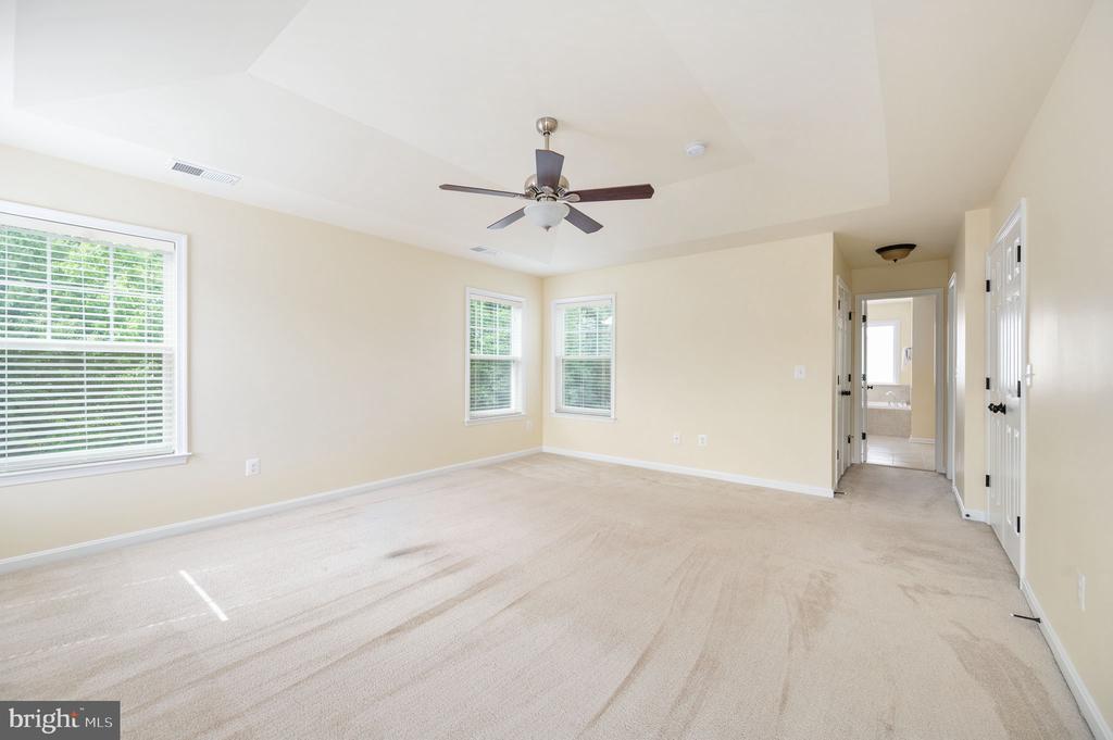 7323 LEGACY LANE