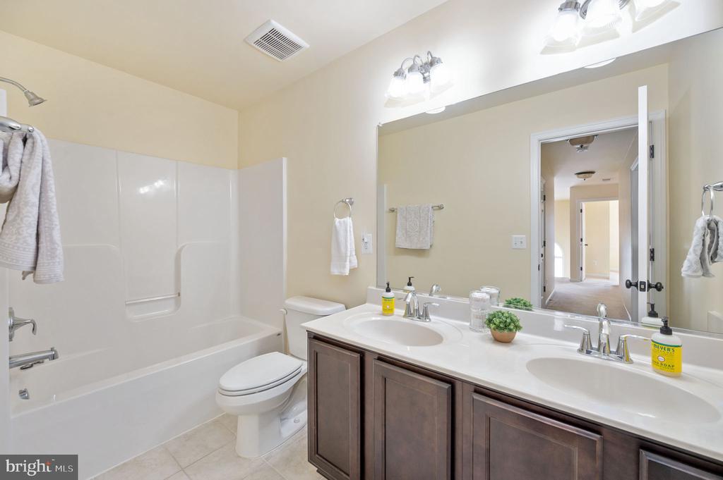 7323 LEGACY LANE