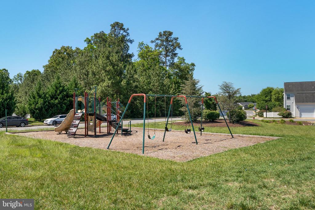 7323 LEGACY LANE