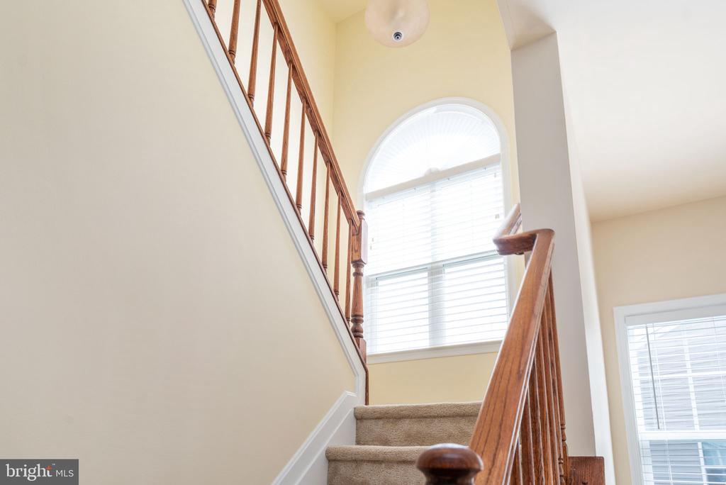 7323 LEGACY LANE