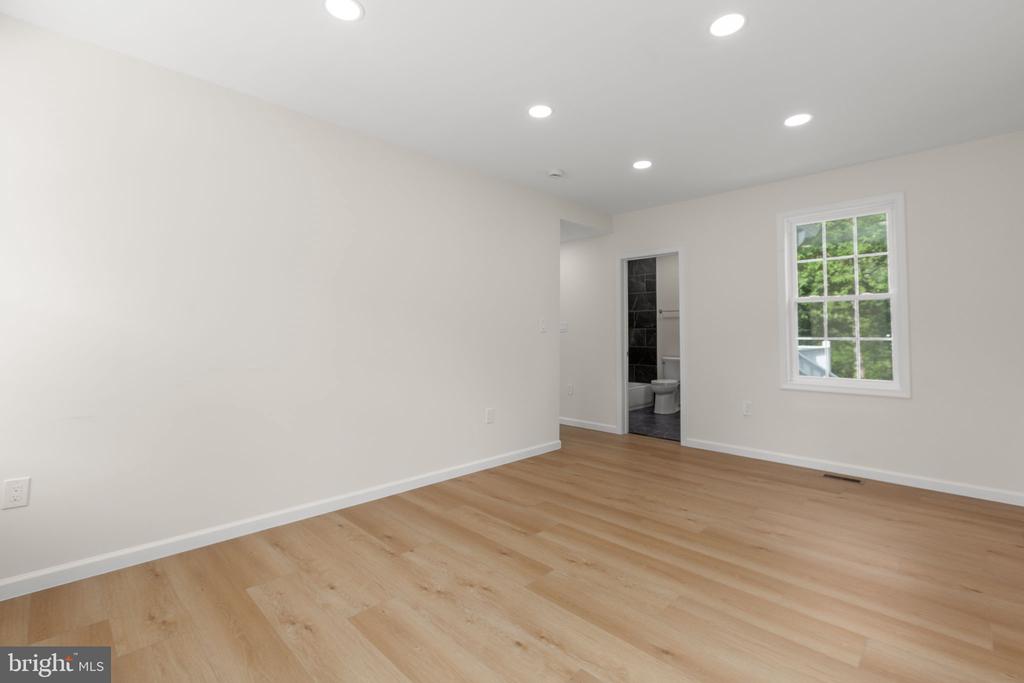 19005 TIDEWATER TRAIL