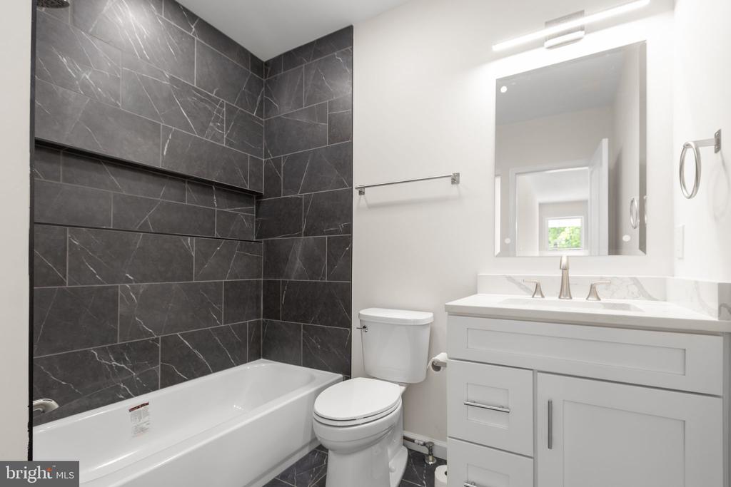 19005 TIDEWATER TRAIL