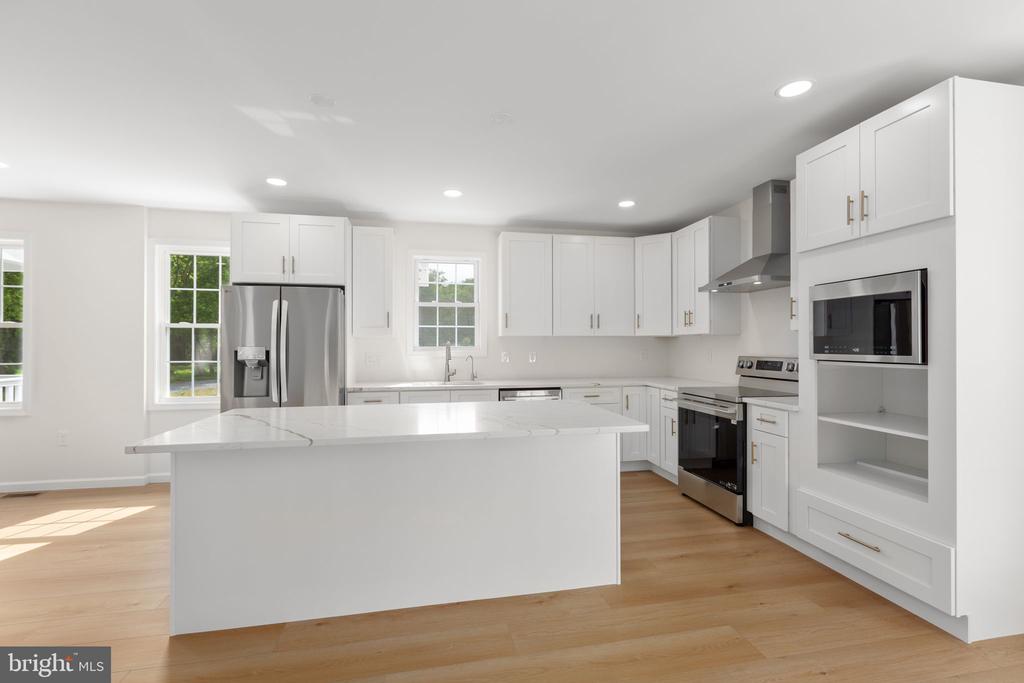 19005 TIDEWATER TRAIL