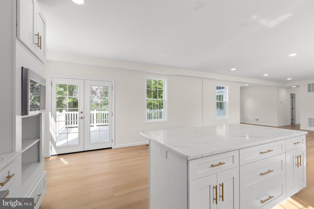19005 TIDEWATER TRAIL