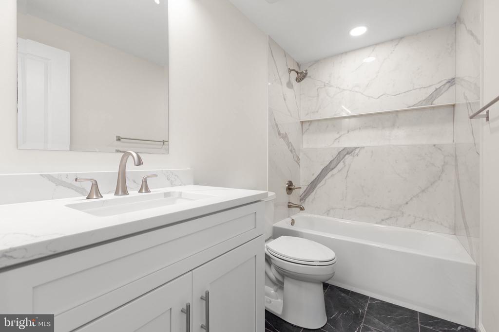 19005 TIDEWATER TRAIL