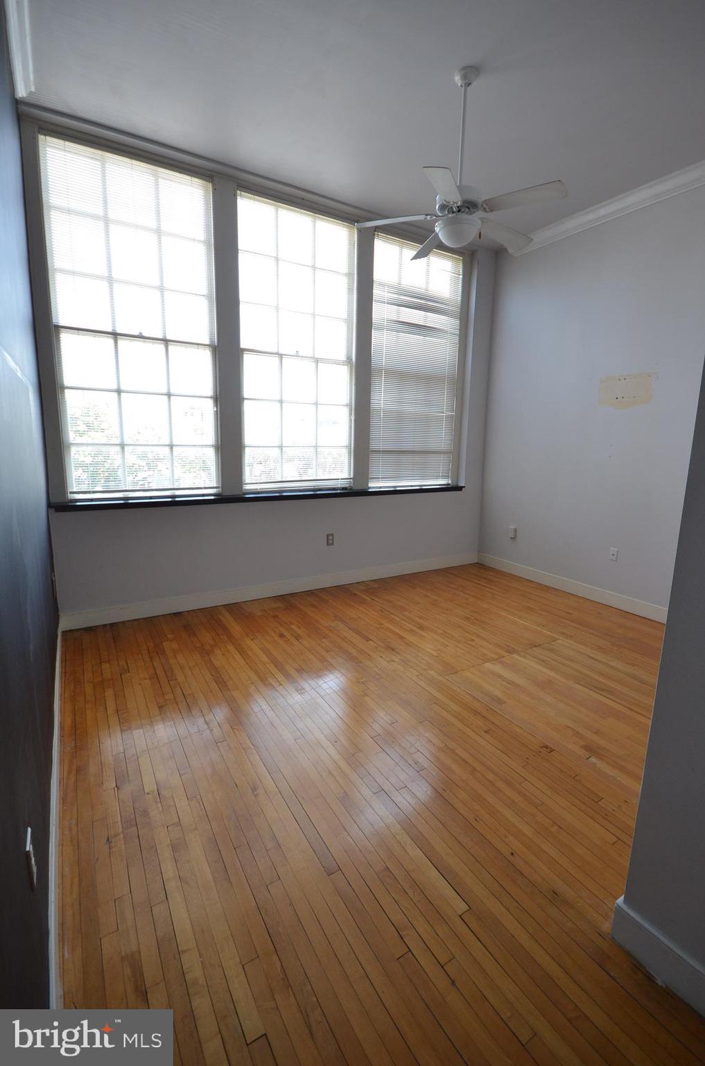 900 BARTON STREET 202