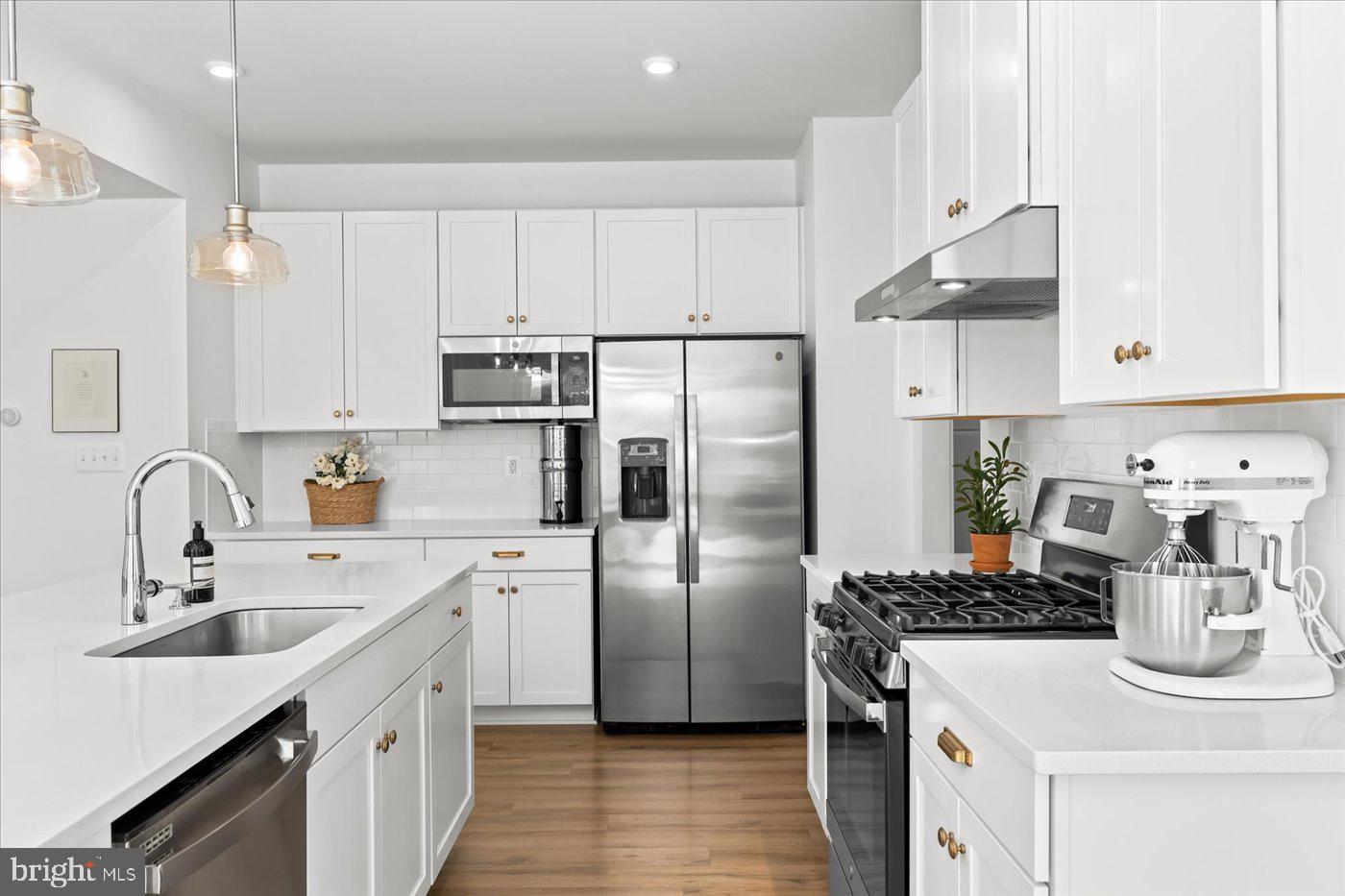 1104 CITY VIEW LANE