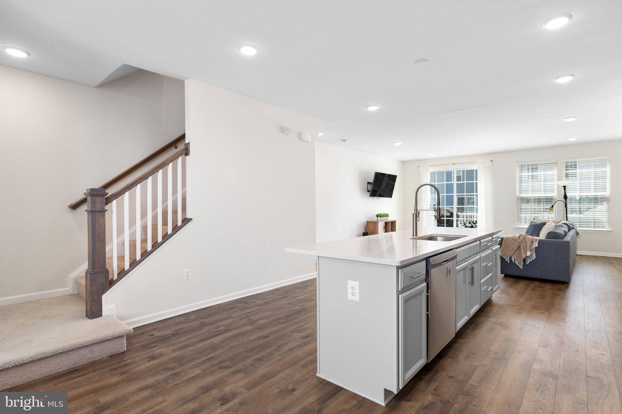 1807 NOYACK LANE