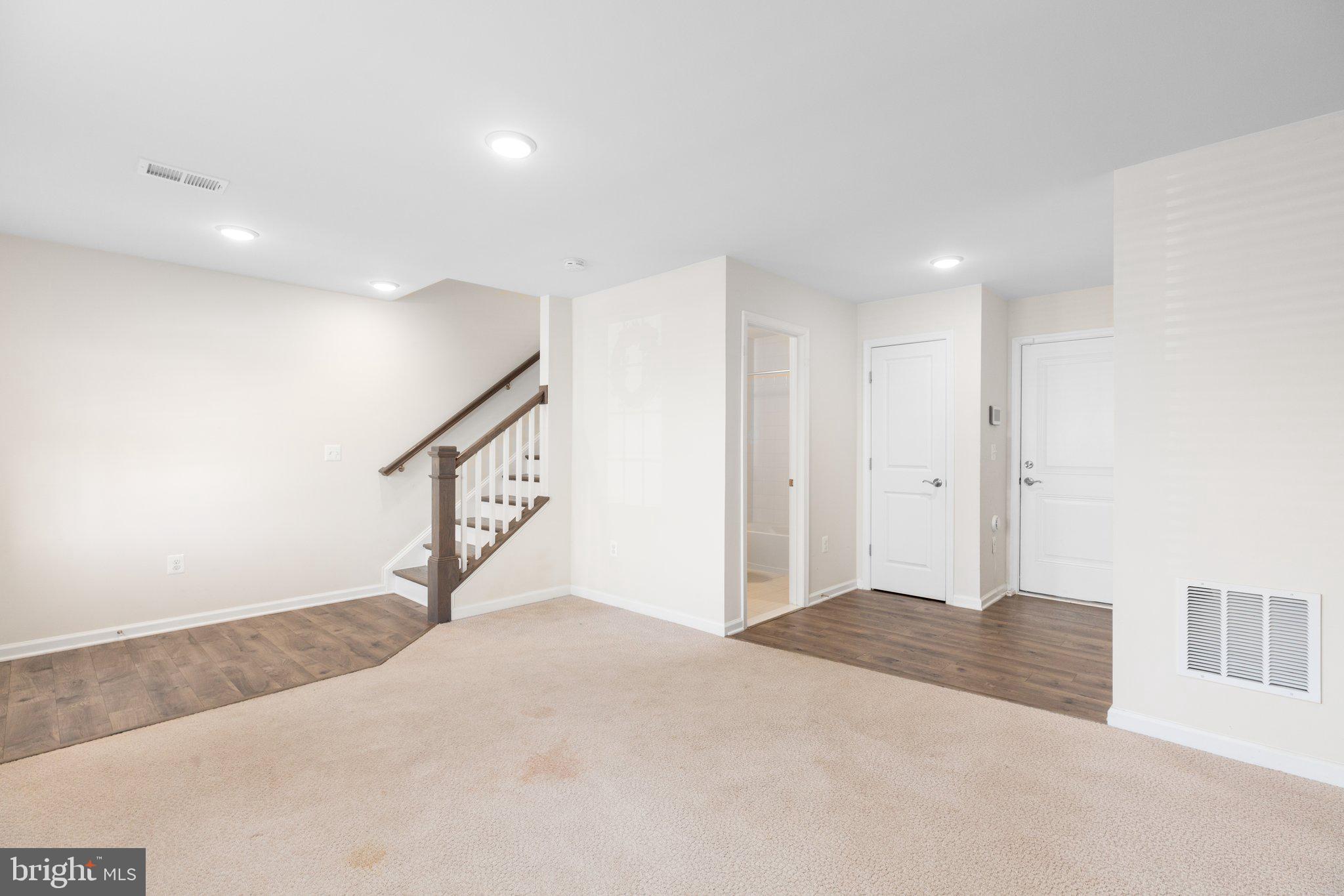 1807 NOYACK LANE