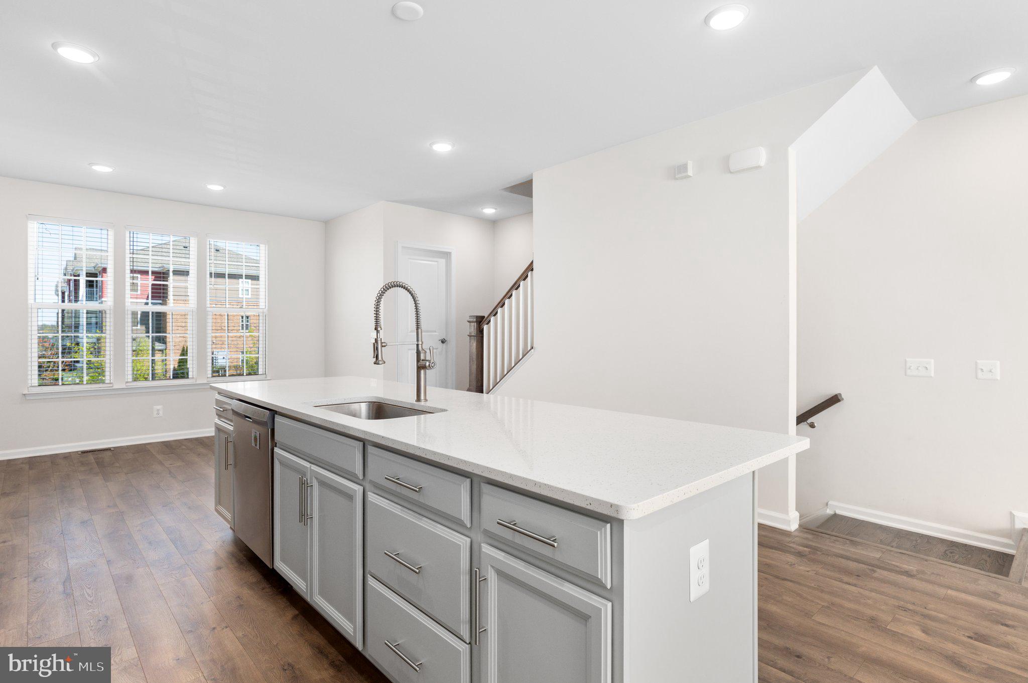 1807 NOYACK LANE
