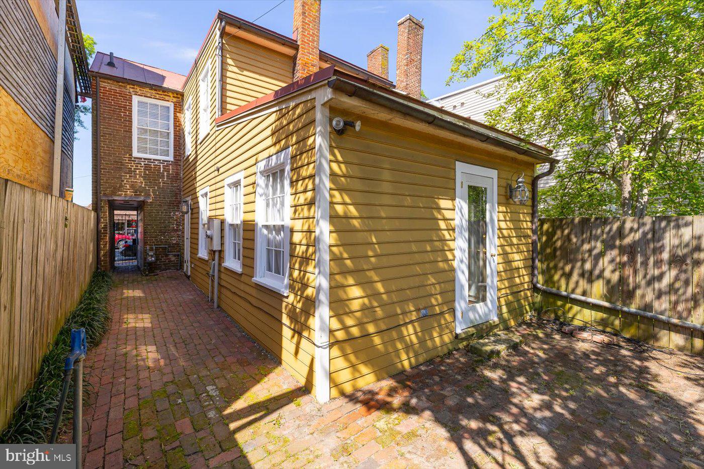 509 CAROLINE STREET