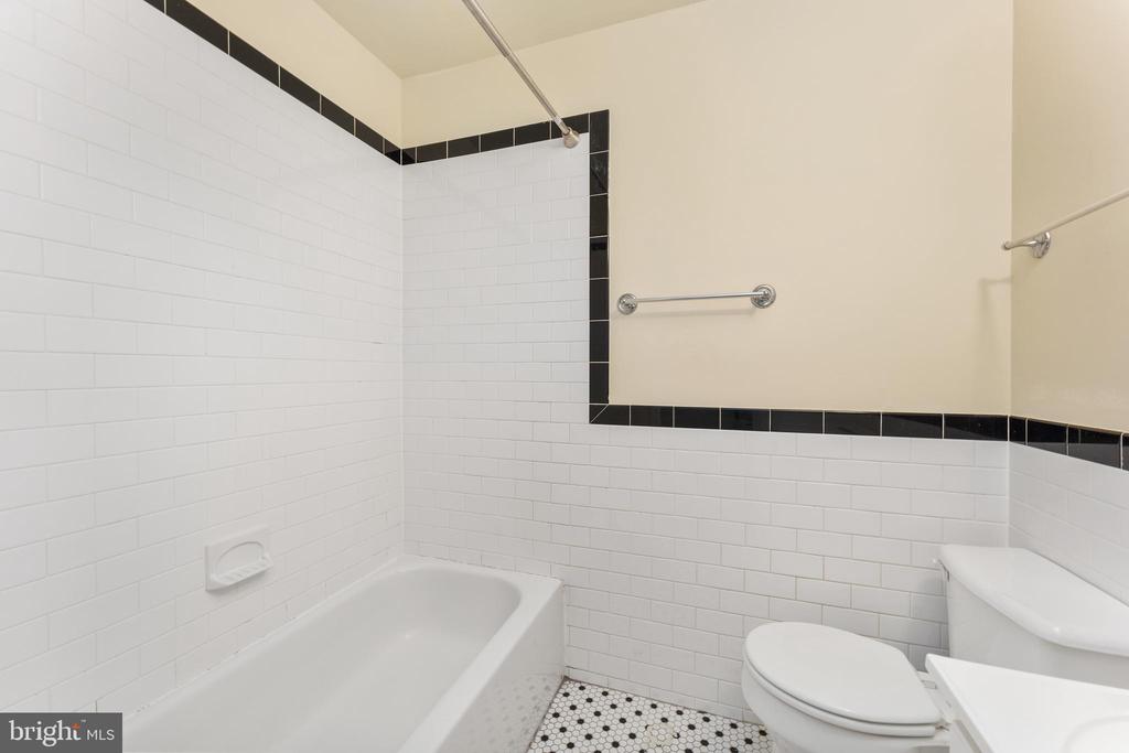 1805 WILLIAM STREET 207B