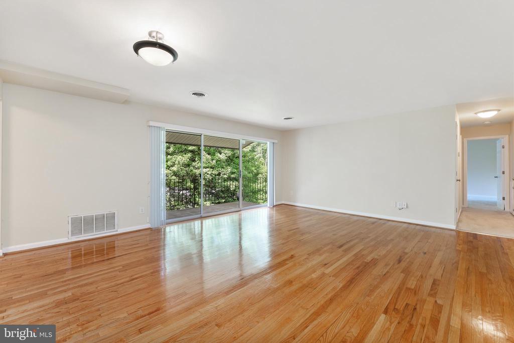 1805 WILLIAM STREET 207B