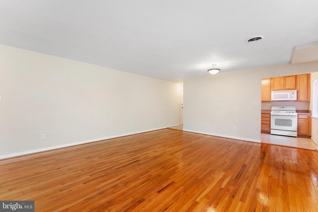 1805 WILLIAM STREET 207B