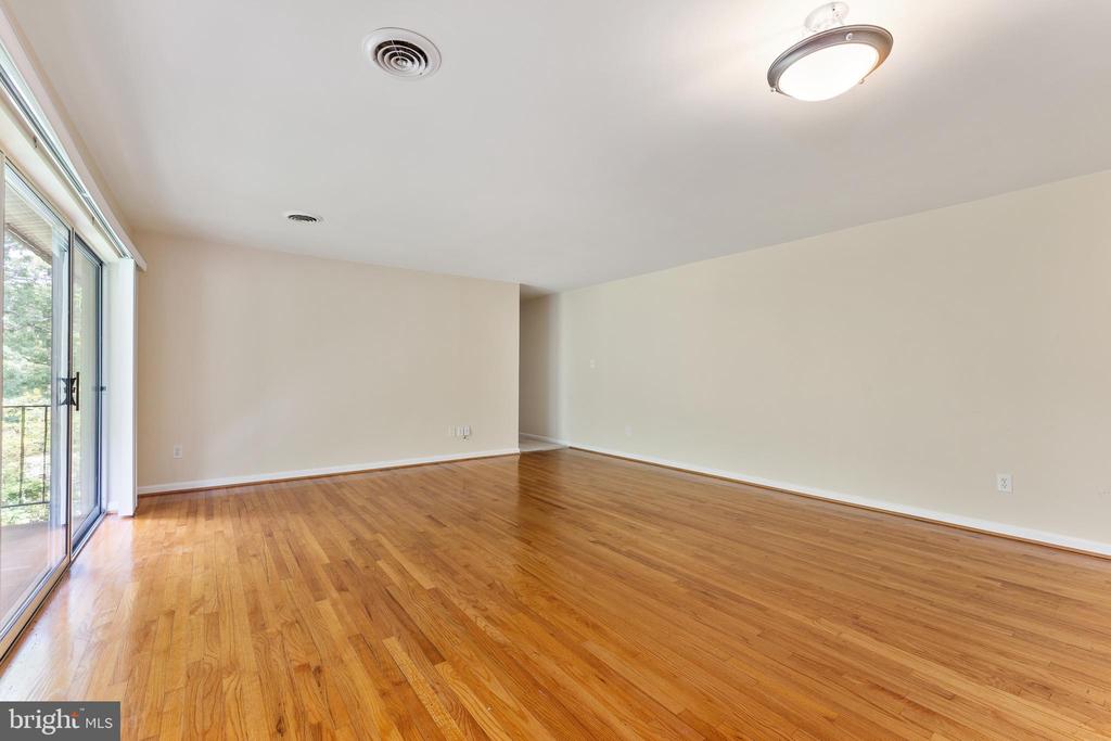 1805 WILLIAM STREET 207B