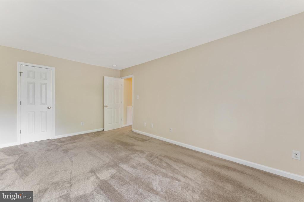 1805 WILLIAM STREET 207B