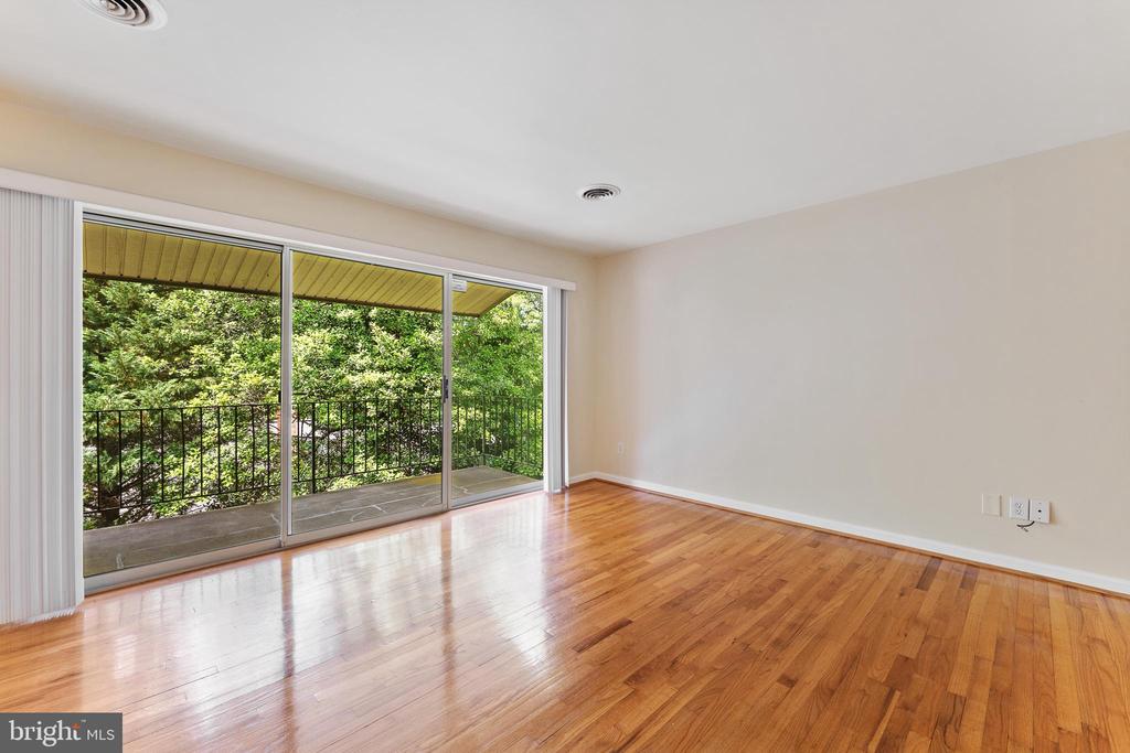 1805 WILLIAM STREET 207B