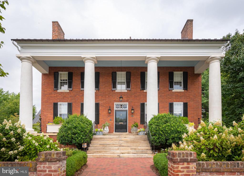 307 AMELIA STREET