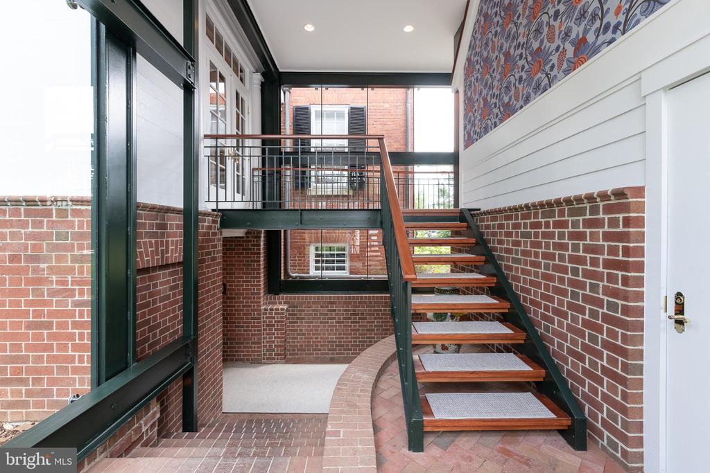 307 AMELIA STREET