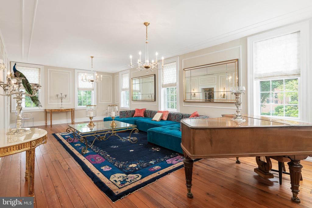 307 AMELIA STREET