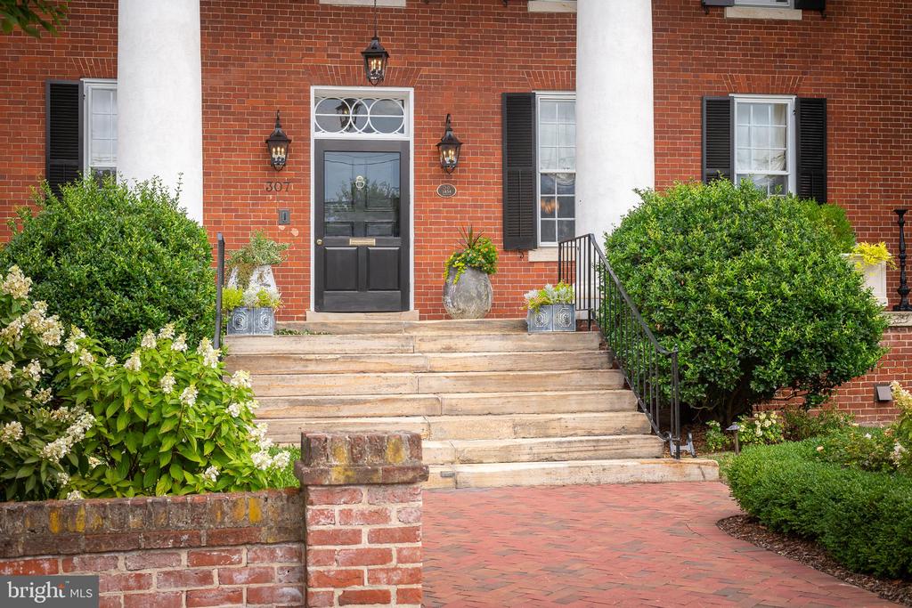 307 AMELIA STREET