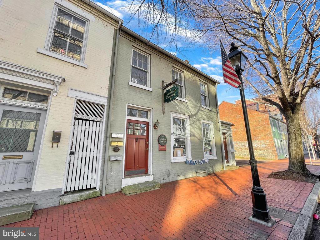 606 CAROLINE STREET A