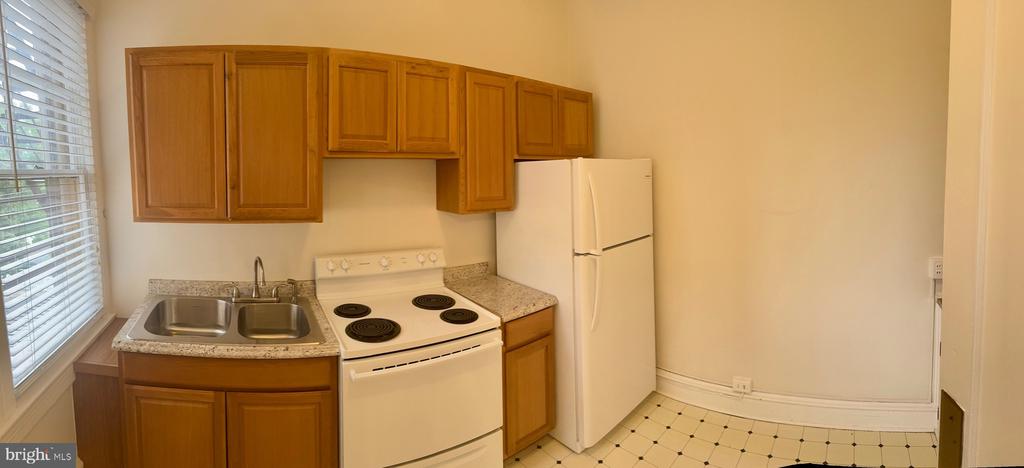 702 PRINCE EDWARD ST 4